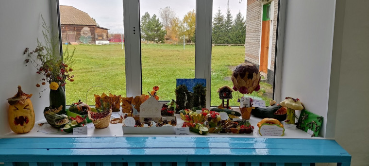 Конкурс рисунков, аппликаций и поделок "Золотая осень"..